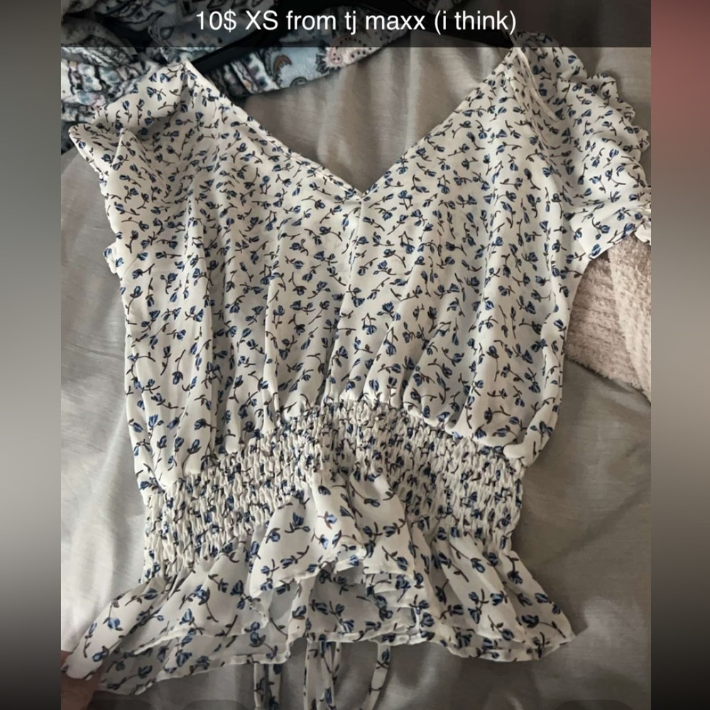 super cute flowery top